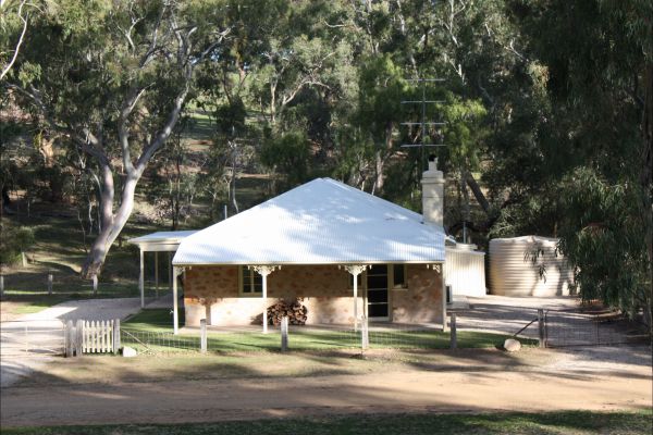 Hughes Park Cottage & Weddings - Lismore Accommodation